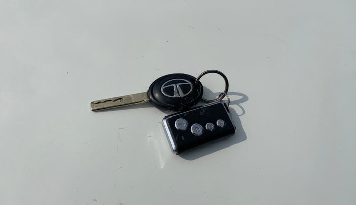 2023 Tata TIGOR XM CNG, CNG, Manual, 43,477 km, Key Close Up