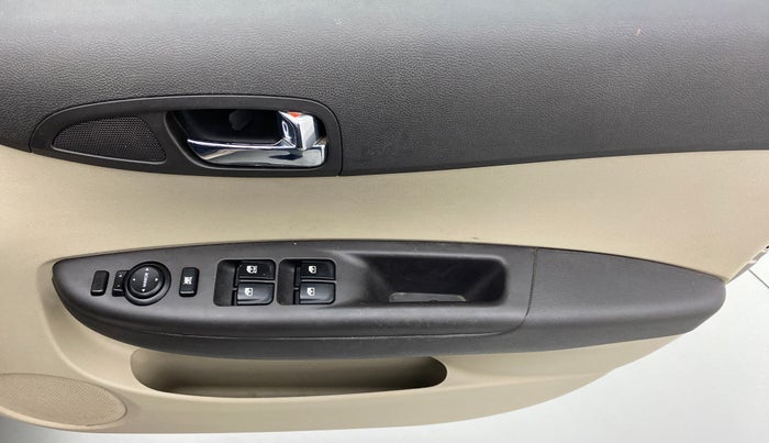 2013 Hyundai i20 SPORTZ 1.4 AT VTVT, Petrol, Automatic, 22,621 km, Driver Side Door Panels Control