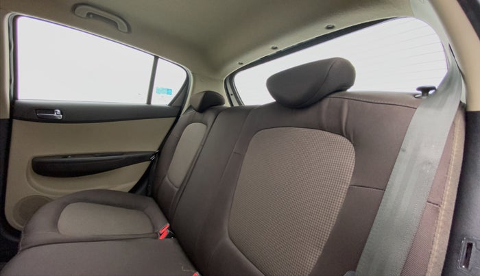 2013 Hyundai i20 SPORTZ 1.4 AT VTVT, Petrol, Automatic, 22,621 km, Right Side Rear Door Cabin