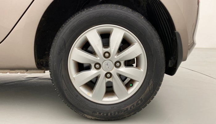 2013 Hyundai i20 SPORTZ 1.4 AT VTVT, Petrol, Automatic, 22,621 km, Left Rear Wheel