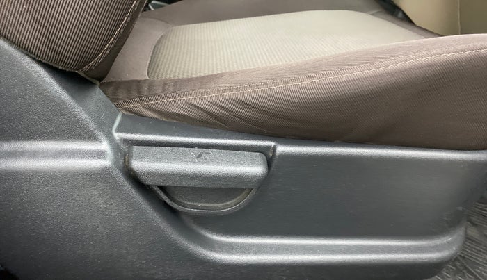 2013 Hyundai i20 SPORTZ 1.4 AT VTVT, Petrol, Automatic, 22,621 km, Driver Side Adjustment Panel