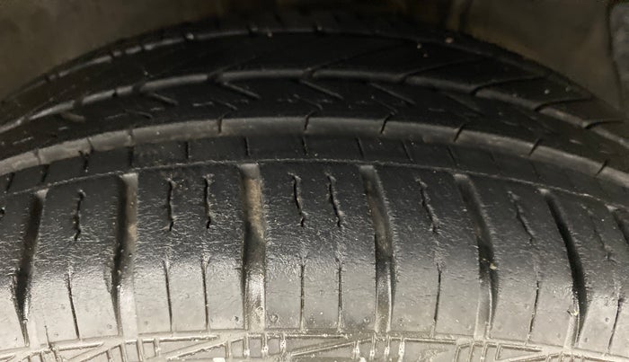 2013 Hyundai i20 SPORTZ 1.4 AT VTVT, Petrol, Automatic, 22,621 km, Right Front Tyre Tread