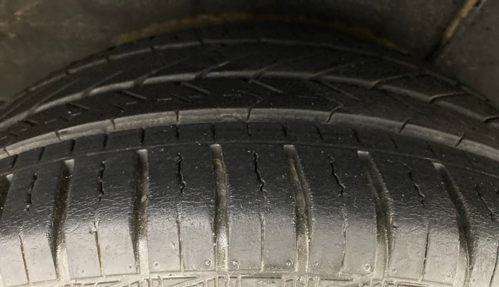 2013 Hyundai i20 SPORTZ 1.4 AT VTVT, Petrol, Automatic, 22,621 km, Right Rear Tyre Tread