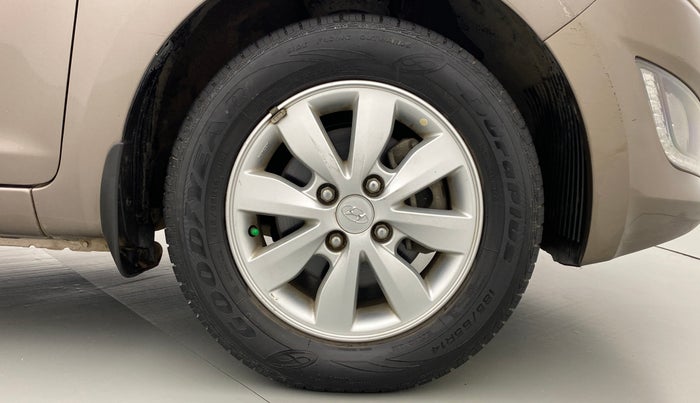 2013 Hyundai i20 SPORTZ 1.4 AT VTVT, Petrol, Automatic, 22,621 km, Right Front Wheel