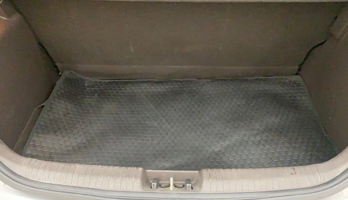2011 Hyundai i20 MAGNA (O) 1.2, Petrol, Manual, 67,192 km, Boot Inside