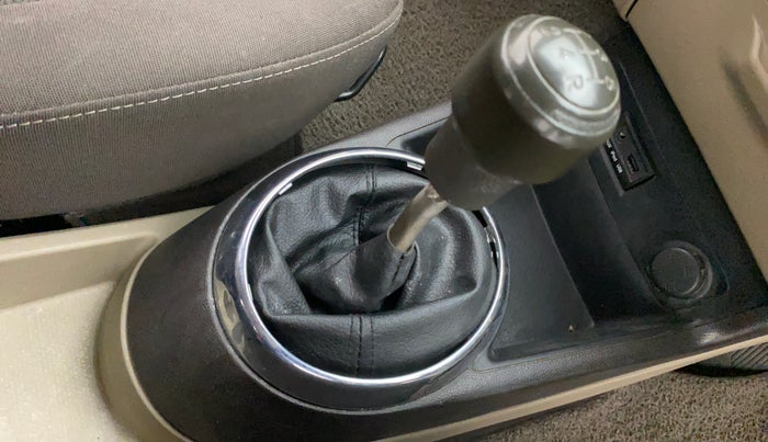 2011 Hyundai i20 MAGNA (O) 1.2, Petrol, Manual, 67,192 km, Gear lever - Boot cover slightly torn