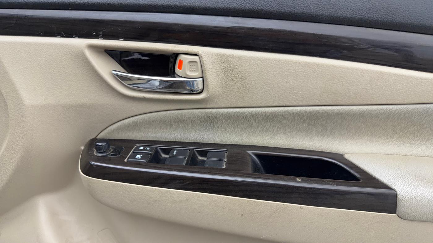 2018 Maruti Ciaz ZETA 1.4  MT PETROL, Petrol, Manual, 79,792 km, Driver Side Door Panels Control
