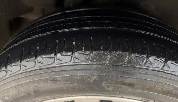 2018 Maruti Ciaz ZETA 1.4  MT PETROL, Petrol, Manual, 79,792 km, Right Rear Tyre Tread