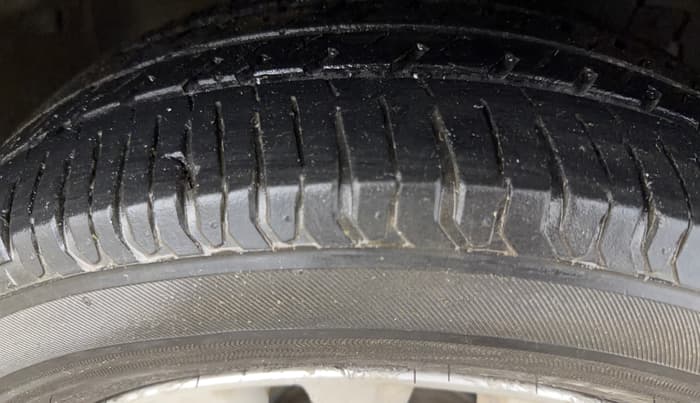 2018 Maruti Ciaz ZETA 1.4  MT PETROL, Petrol, Manual, 79,792 km, Right Front Tyre Tread