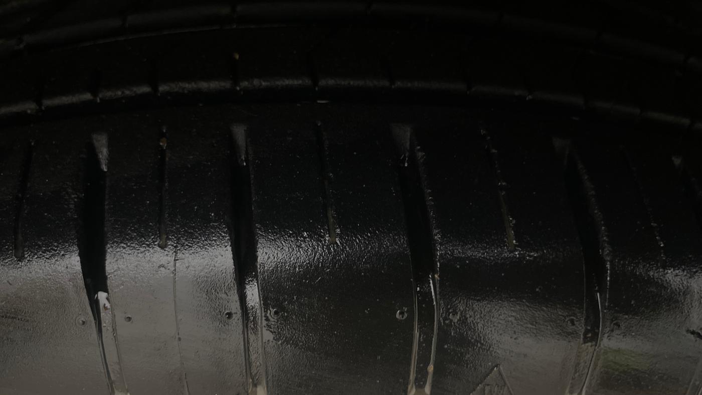2021 Maruti Dzire ZXI AMT, Petrol, Automatic, 75,765 km, Right Front Tyre Tread