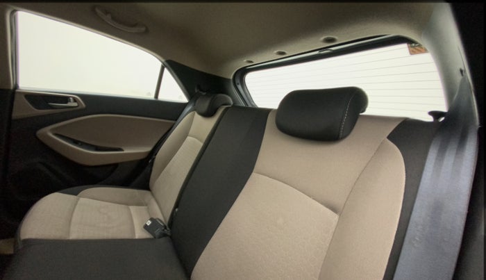 2016 Hyundai Elite i20 ASTA 1.4 CRDI (O), Diesel, Manual, 68,733 km, Right Side Rear Door Cabin