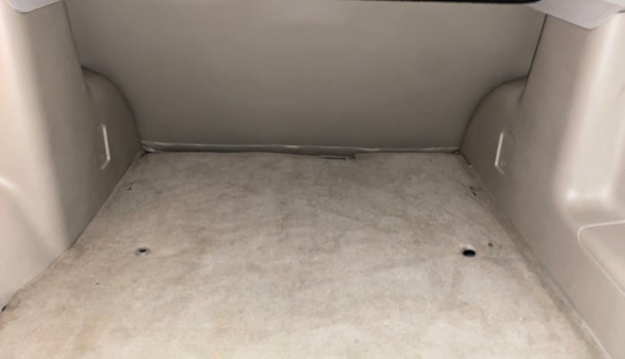 2014 Nissan Terrano XV D THP 110 PS, Diesel, Manual, 1,27,160 km, Boot Inside