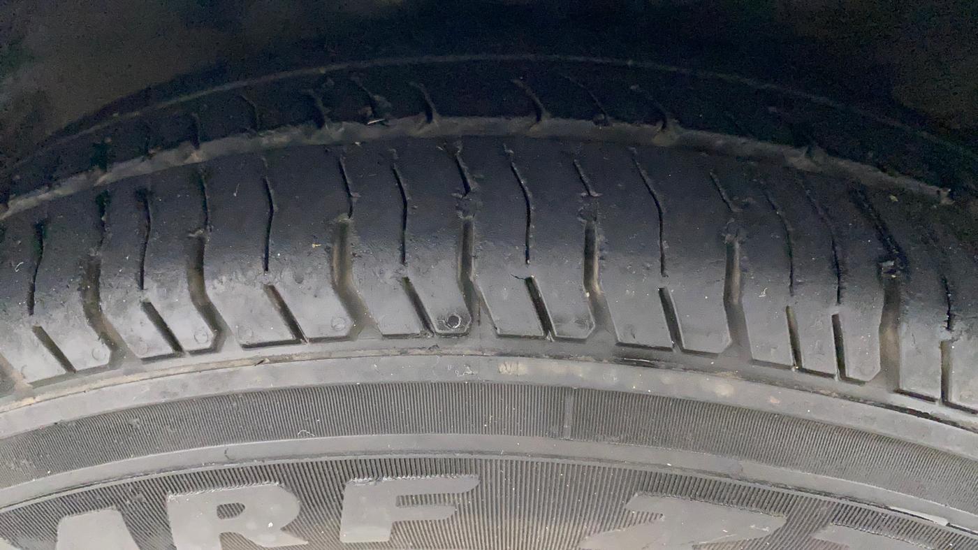2011 Hyundai i10 SPORTZ 1.2, Petrol, Manual, 60,090 km, Right Front Tyre Tread