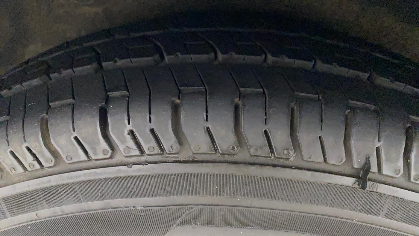 2011 Hyundai i10 SPORTZ 1.2, Petrol, Manual, 60,090 km, Right Rear Tyre Tread