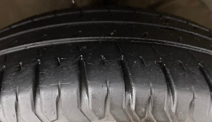 2020 Maruti Dzire ZXI AMT, Petrol, Automatic, 43,692 km, Right Front Tyre Tread