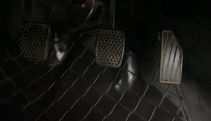 2017 Maruti Alto K10 VXI, Petrol, Manual, 20,596 km, Pedals