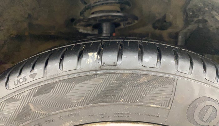 2017 Maruti Ciaz ALPHA  AT 1.4  PETROL, Petrol, Automatic, 74,262 km, Right Front Tyre Tread