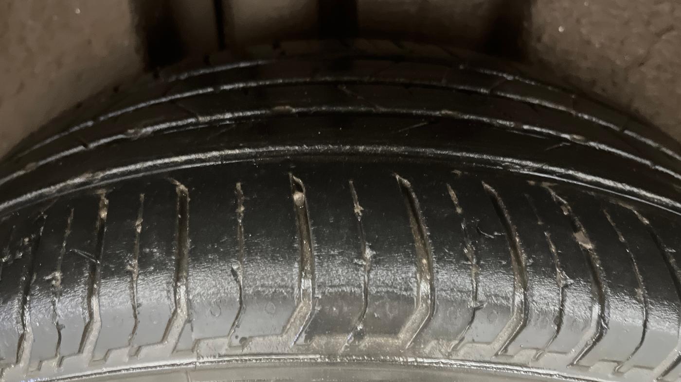 2022 Volkswagen VIRTUS TOPLINE TSI 1.0 AT, Petrol, Automatic, 47,258 km, Right Rear Tyre Tread