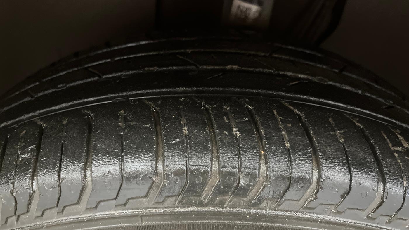 2022 Volkswagen VIRTUS TOPLINE TSI 1.0 AT, Petrol, Automatic, 47,258 km, Left Front Tyre Tread