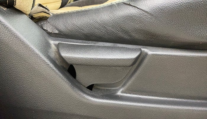 2016 Hyundai Eon ERA +, Petrol, Manual, 27,888 km, Driver Side Adjustment Panel