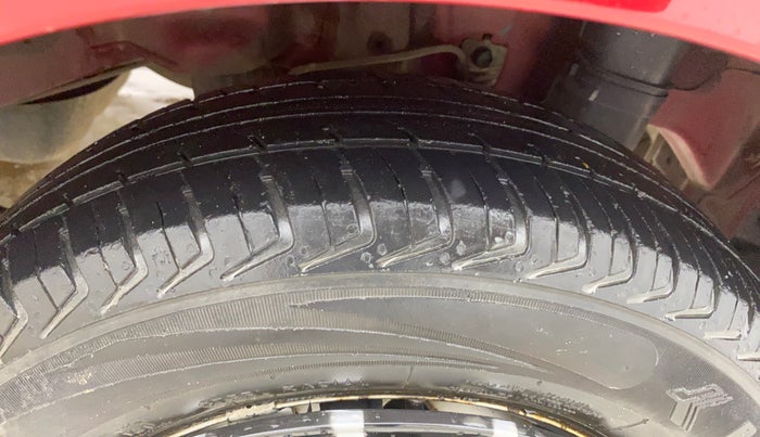 2016 Hyundai Eon ERA +, Petrol, Manual, 27,888 km, Left Rear Tyre Tread