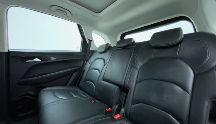 2020 MG HECTOR SHARP DCT PETROL, Petrol, Automatic, 19,498 km, Right Side Rear Door Cabin