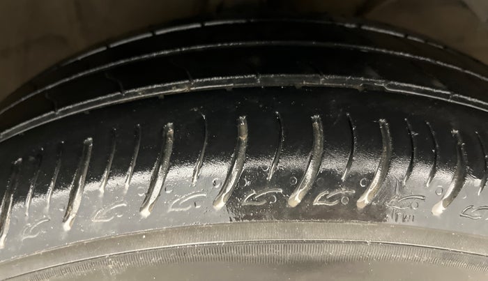 2019 Maruti Baleno DELTA PETROL 1.2, Petrol, Manual, 40,697 km, Right Front Tyre Tread