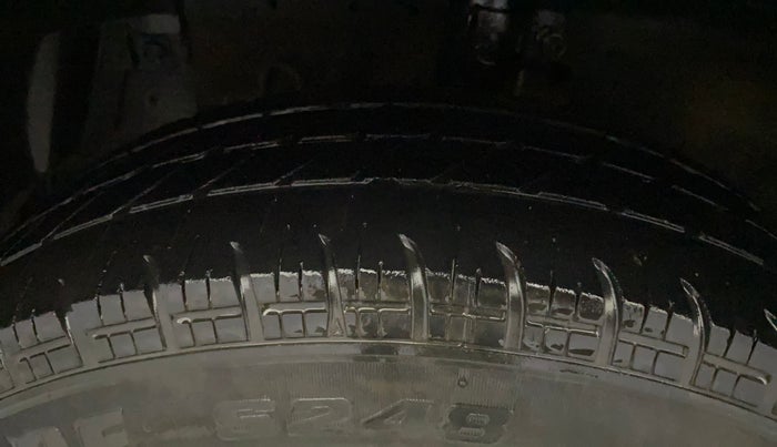 2017 Maruti Swift VXI, Petrol, Manual, 64,981 km, Left Front Tyre Tread