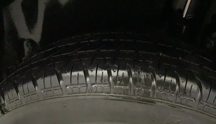 2017 Maruti Swift VXI, Petrol, Manual, 64,981 km, Left Rear Tyre Tread