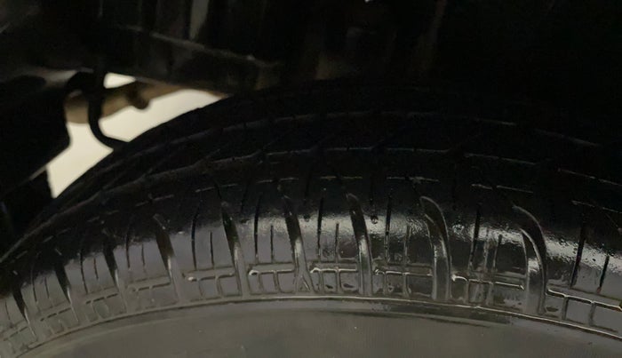 2017 Maruti Swift VXI, Petrol, Manual, 64,981 km, Right Rear Tyre Tread