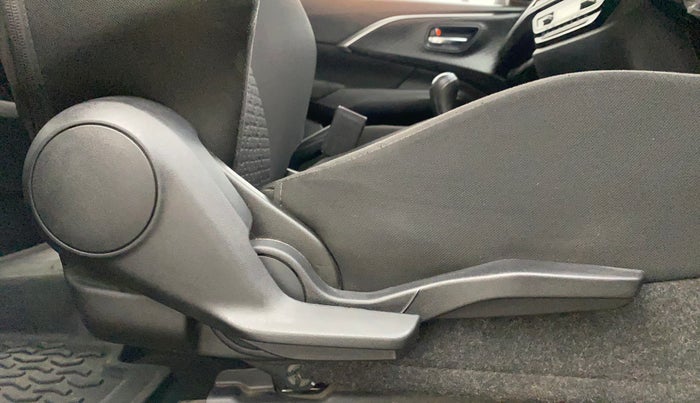 2024 Maruti Swift ZXi, Petrol, Manual, 16,346 km, Driver Side Adjustment Panel