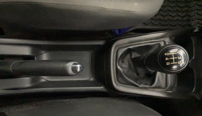 2024 Maruti Swift ZXi, Petrol, Manual, 16,346 km, Gear Lever