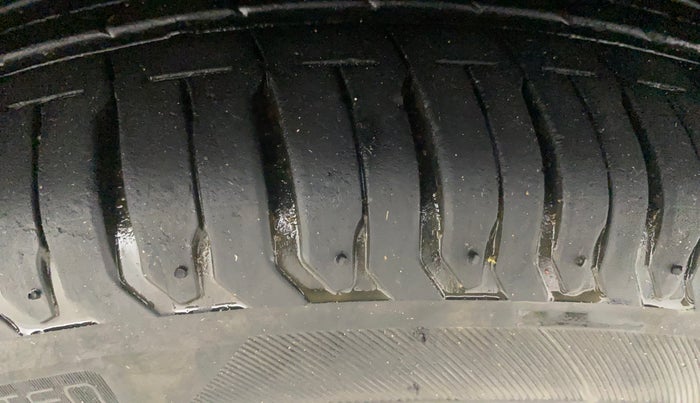 2024 Maruti Swift ZXi, Petrol, Manual, 16,346 km, Right Front Tyre Tread