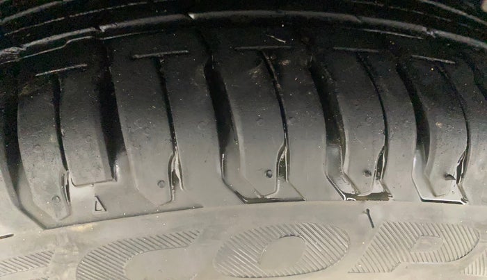 2024 Maruti Swift ZXi, Petrol, Manual, 16,346 km, Right Rear Tyre Tread