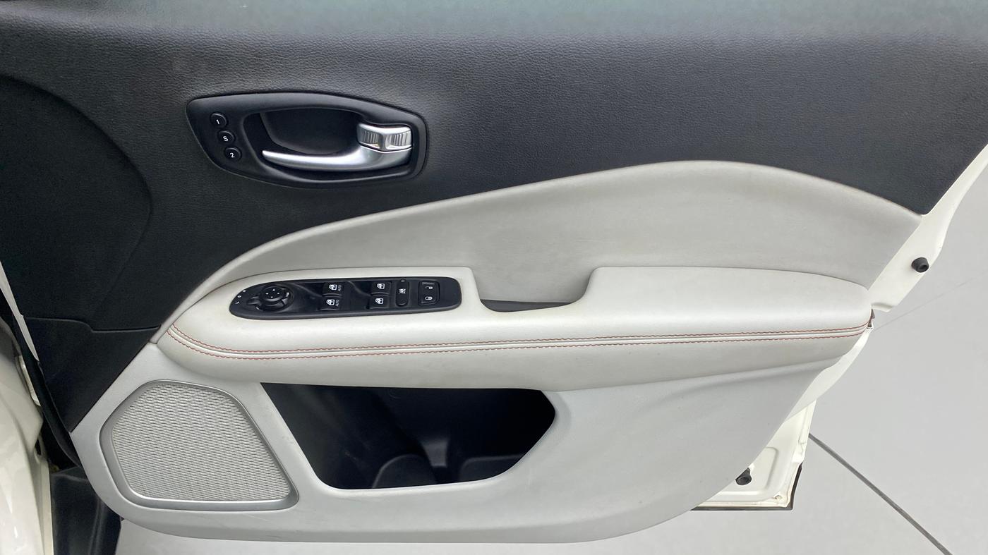 2020 Jeep Compass LIMITED PLUS 2.0 DIESEL 4X4 AT, Diesel, Automatic, 60,897 km, Driver Side Door Panels Control
