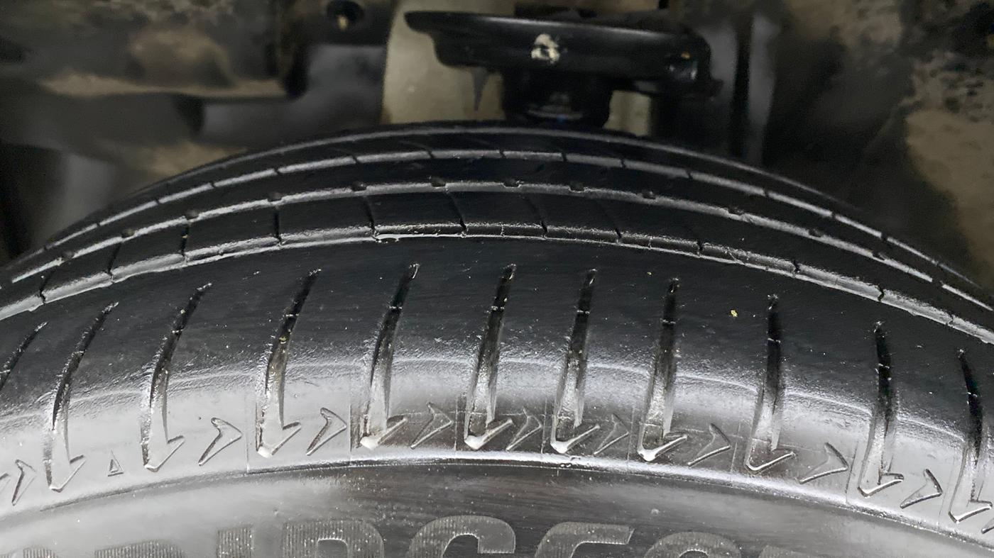 2020 Jeep Compass LIMITED PLUS 2.0 DIESEL 4X4 AT, Diesel, Automatic, 60,897 km, Left Front Tyre Tread