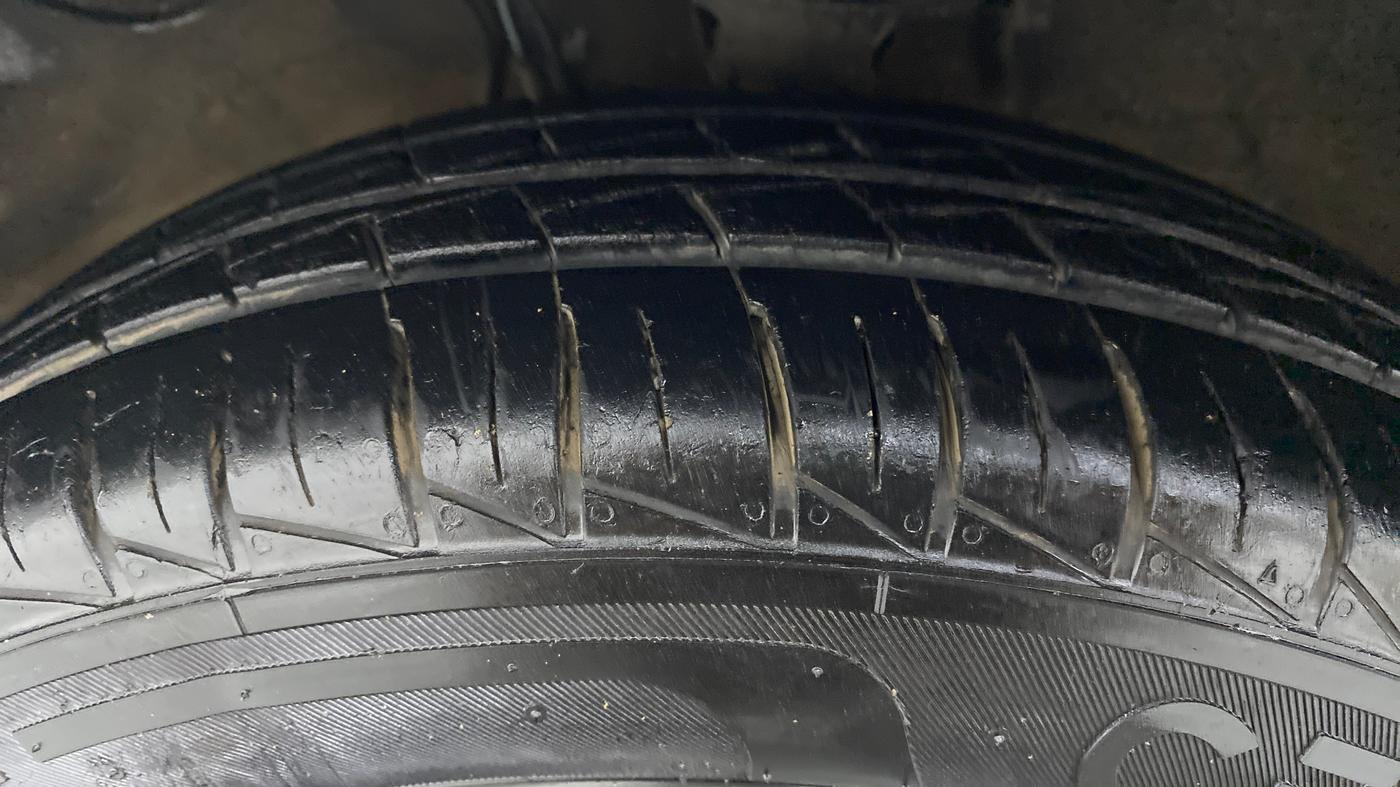 2021 Maruti Alto LXI, Petrol, Manual, 21,794 km, Left Front Tyre Tread