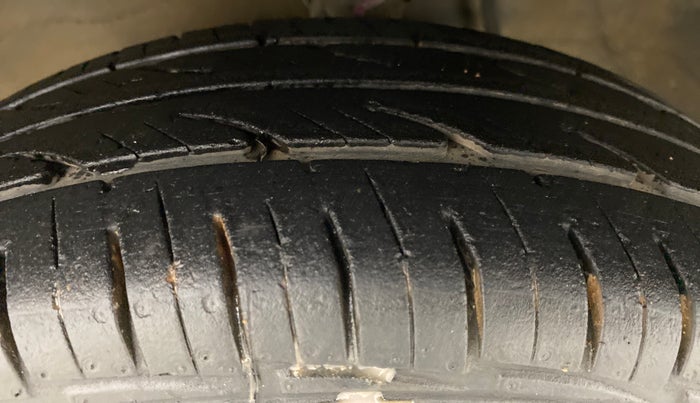 2013 Maruti Alto 800 VXI, Petrol, Manual, 75,470 km, Left Front Tyre Tread