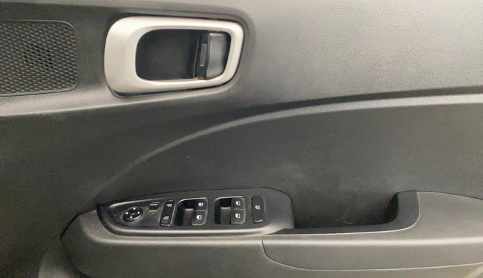 2021 Hyundai VENUE S 1.2, Petrol, Manual, 38,528 km, Driver Side Door Panels Control