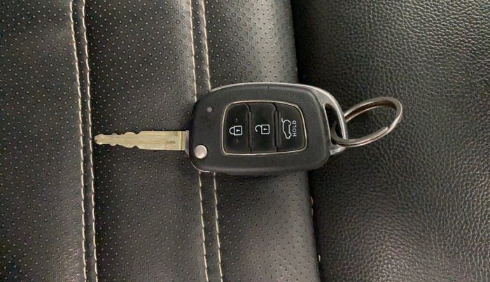 2021 Hyundai VENUE S 1.2, Petrol, Manual, 38,528 km, Key Close Up