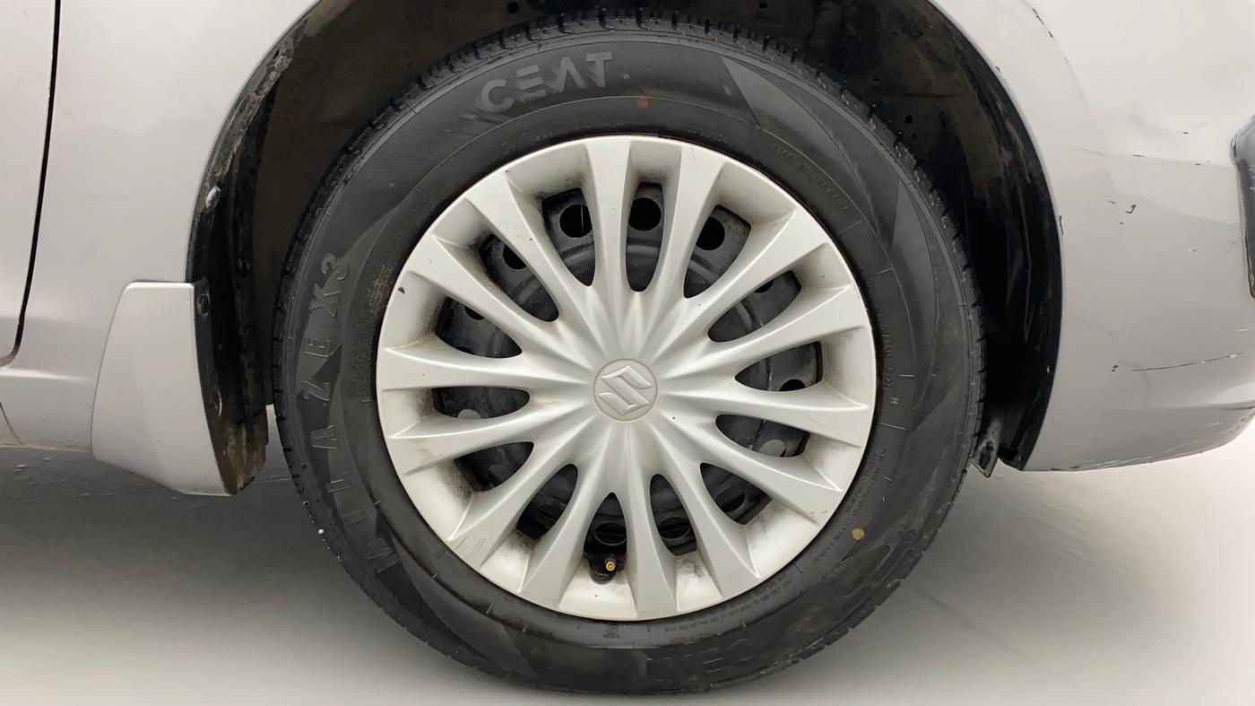 2016 Maruti Ciaz VXI, Petrol, Manual, 80,551 km, Right Front Wheel