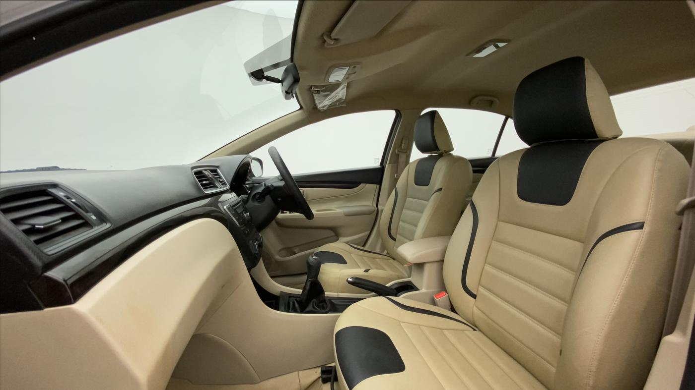 2016 Maruti Ciaz VXI, Petrol, Manual, 80,551 km, Right Side Front Door Cabin