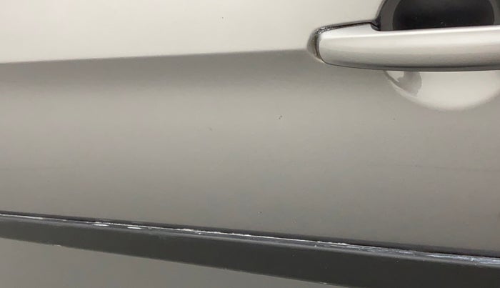 2016 Maruti Ciaz VXI, Petrol, Manual, 80,551 km, Front passenger door - Minor scratches