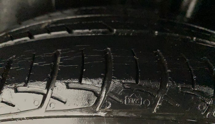 2016 Maruti Ciaz VXI, Petrol, Manual, 80,551 km, Left Rear Tyre Tread