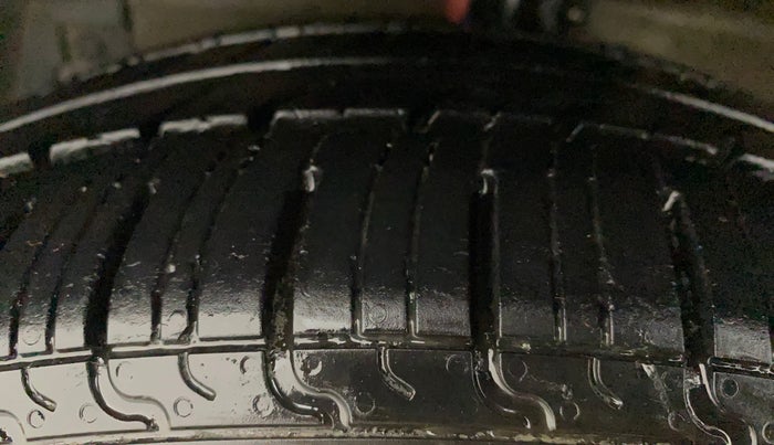 2016 Maruti Ciaz VXI, Petrol, Manual, 80,551 km, Left Front Tyre Tread
