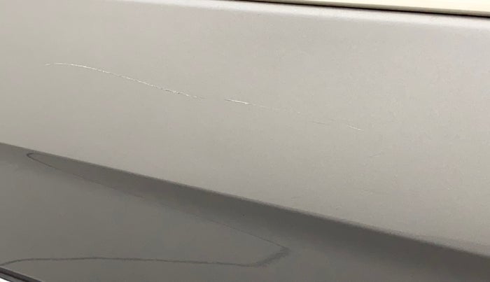 2016 Maruti Ciaz VXI, Petrol, Manual, 80,551 km, Right rear door - Minor scratches
