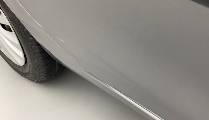 2016 Maruti Ciaz VXI, Petrol, Manual, 80,551 km, Right rear door - Slightly dented