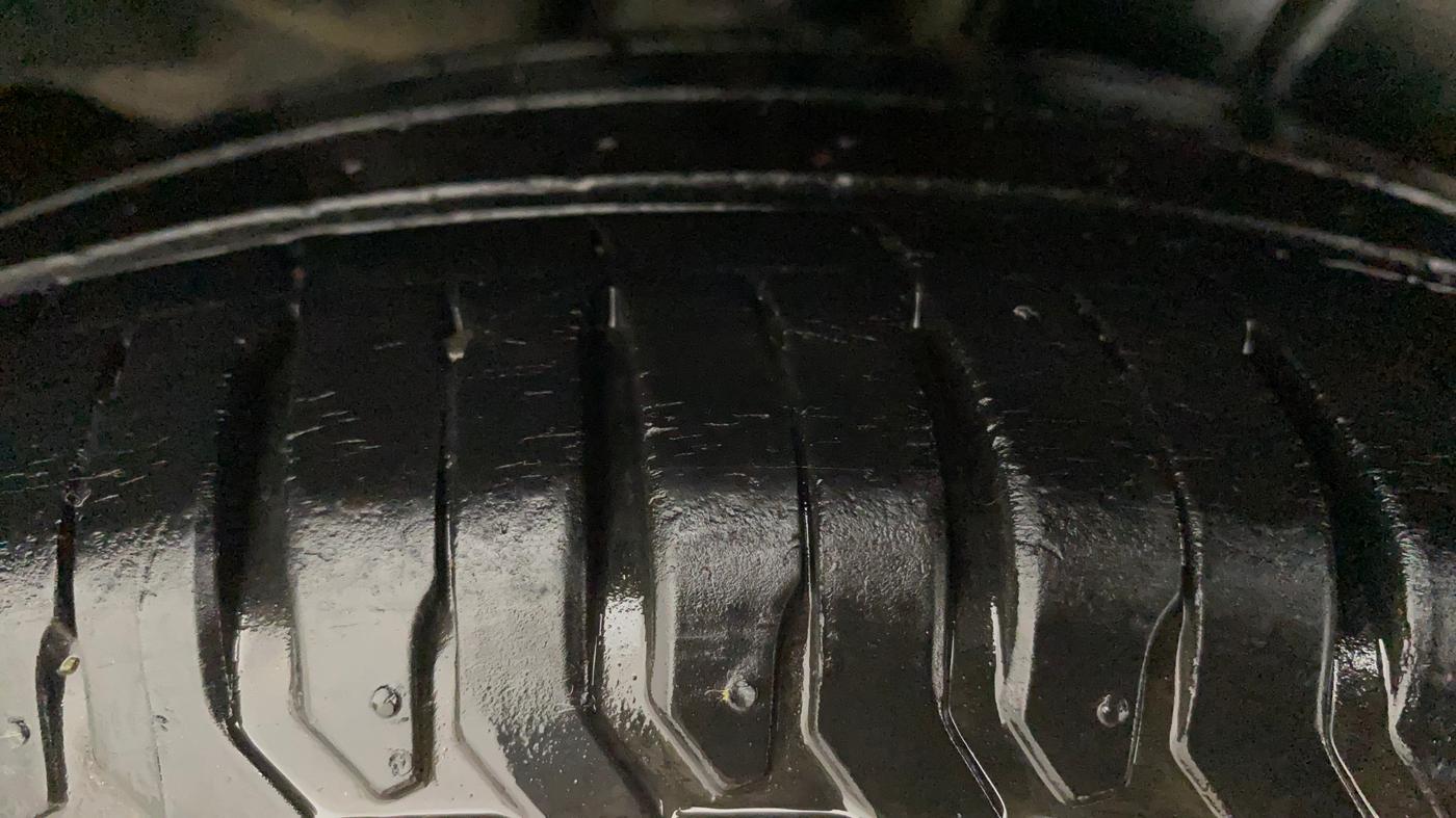 2016 Maruti Ciaz VXI, Petrol, Manual, 80,551 km, Right Rear Tyre Tread