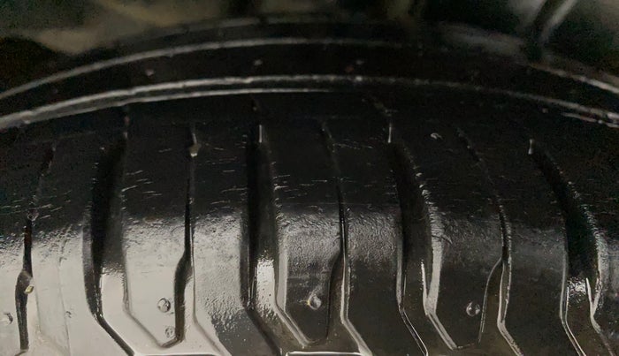 2016 Maruti Ciaz VXI, Petrol, Manual, 80,551 km, Right Rear Tyre Tread