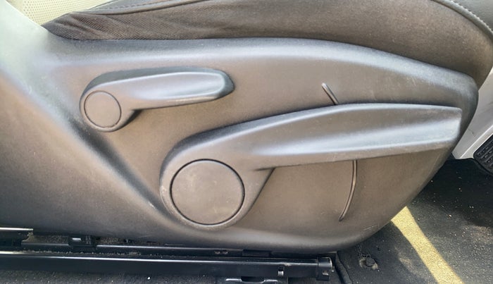 2017 Jeep Compass LIMITED 1.4 PETROL AT, Petrol, Automatic, 45,590 km, Driver Side Adjustment Panel